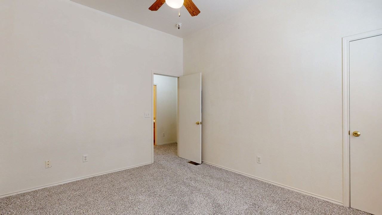 4002 Madison Dr #C - Photo 5 of 15