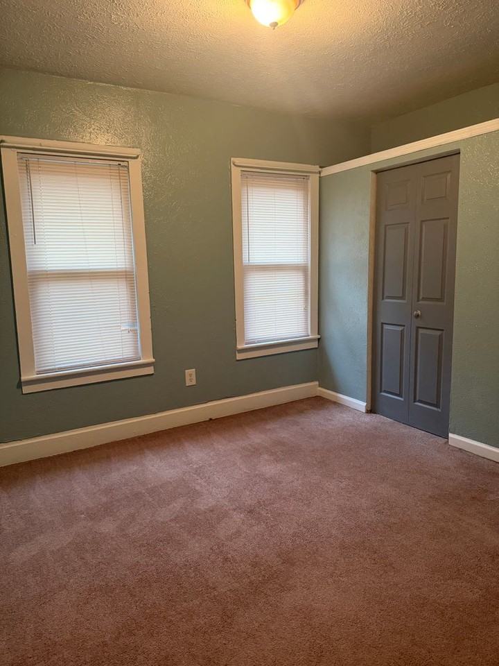 409 Evergreen Rd - Photo 5 of 7