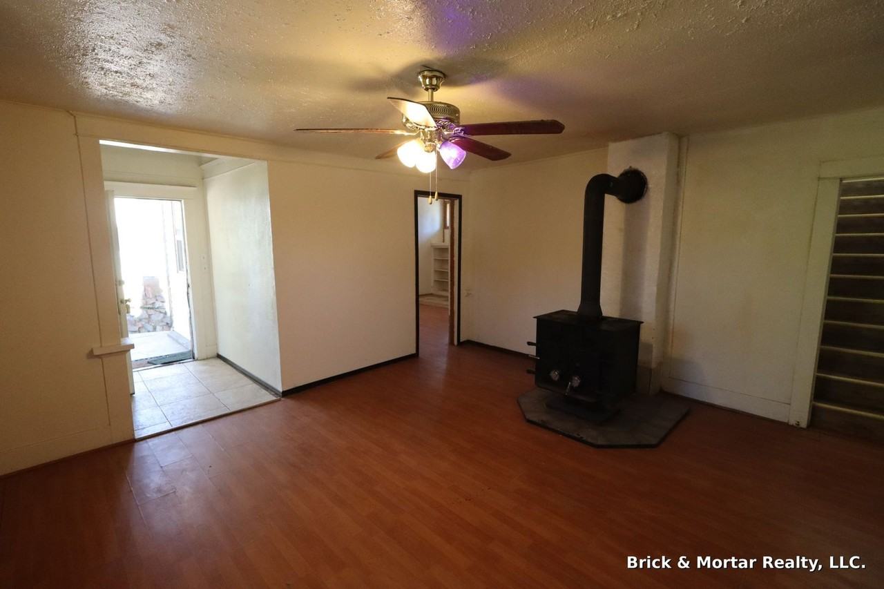 292 Ne Alder St - Photo 3 of 18