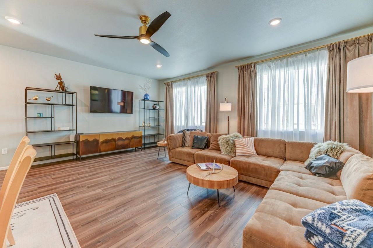 12214 W 57th Ln - Photo 2 of 28
