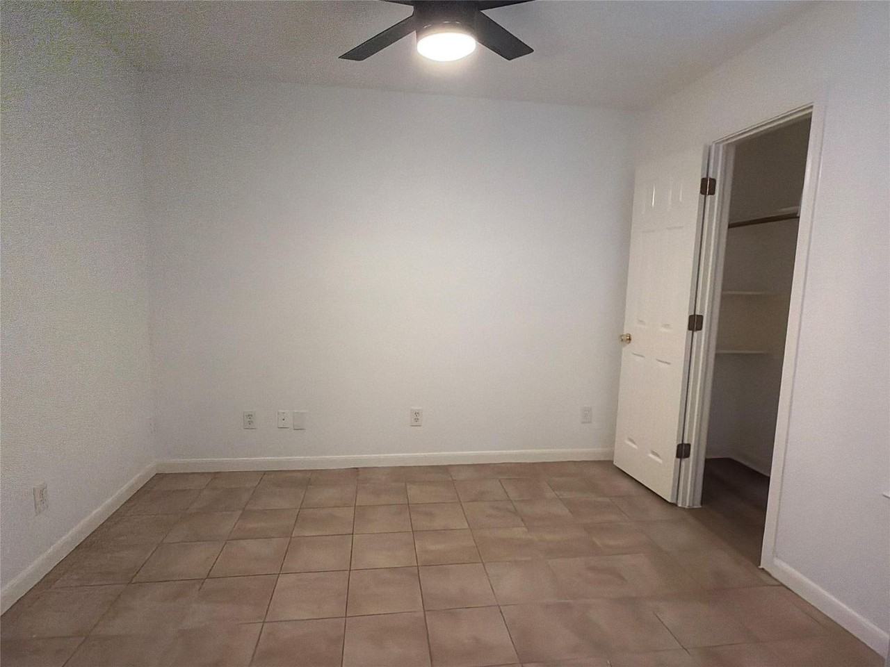 103 N Mockingbird Cir - Photo 3 of 16