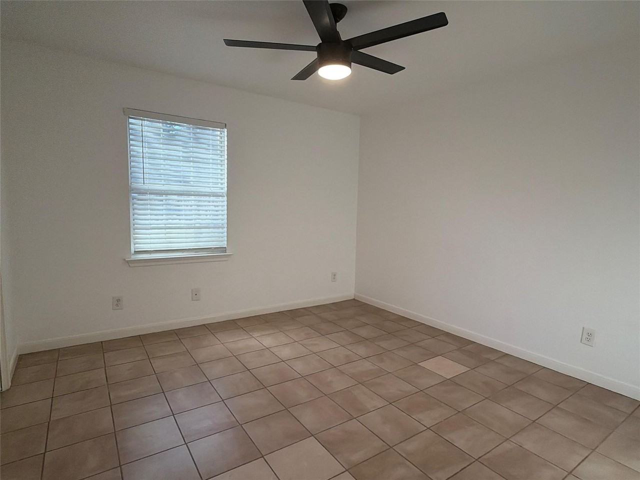 103 N Mockingbird Cir - Photo 4 of 16