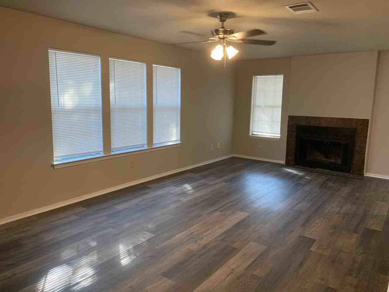 2328 Melissa Dr - Photo 2 of 8