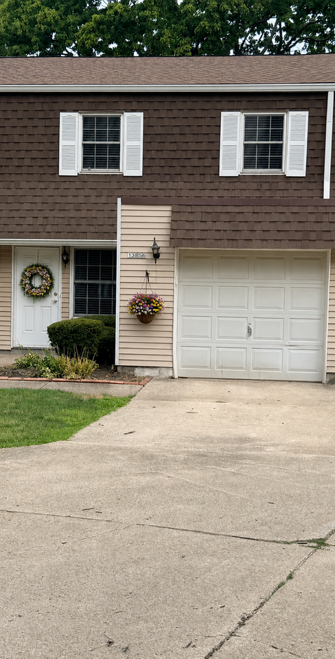 13856 Oakbrook Dr - Photo 2 of 14
