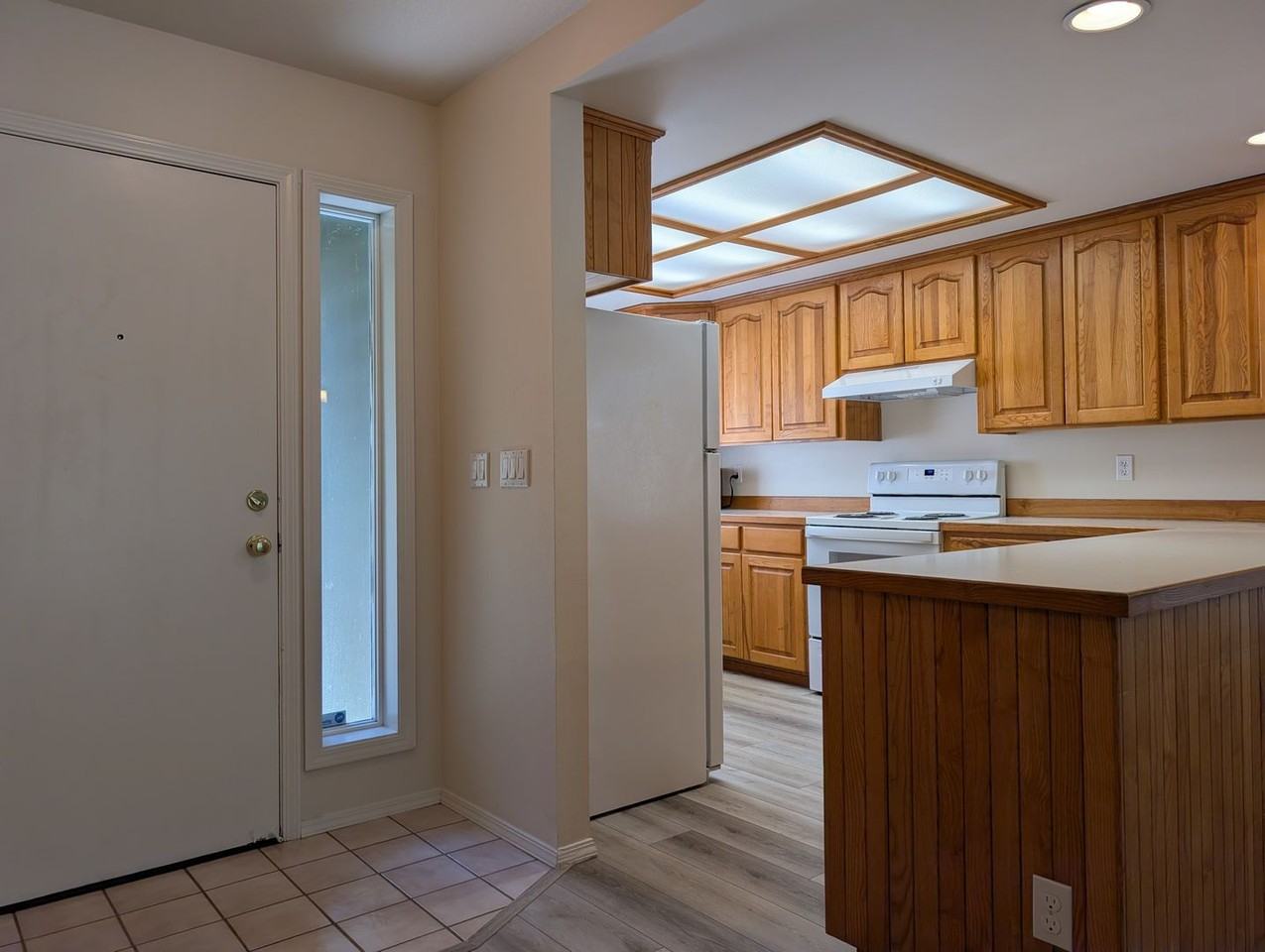 686 Oakdale Ave - Photo 3 of 23