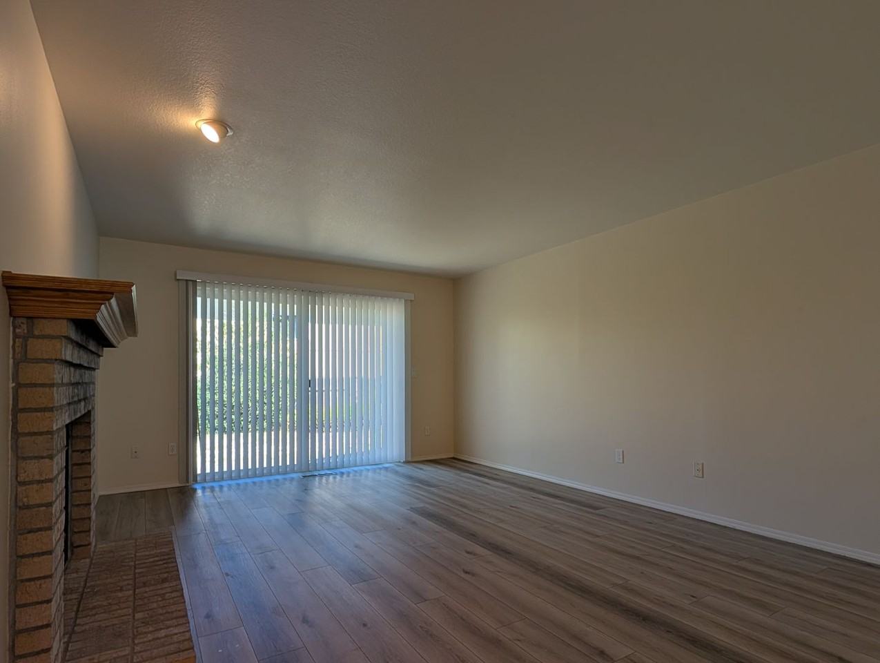 686 Oakdale Ave - Photo 5 of 23