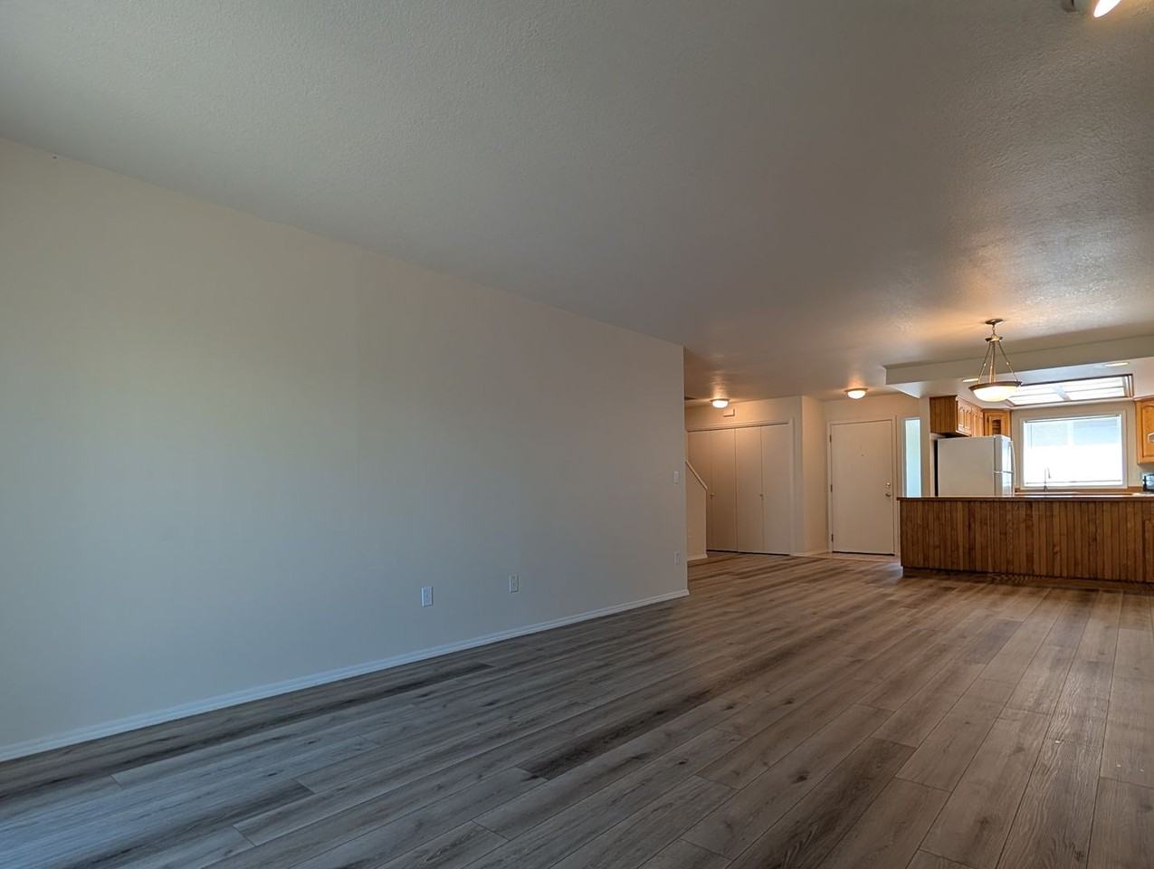 686 Oakdale Ave - Photo 7 of 23