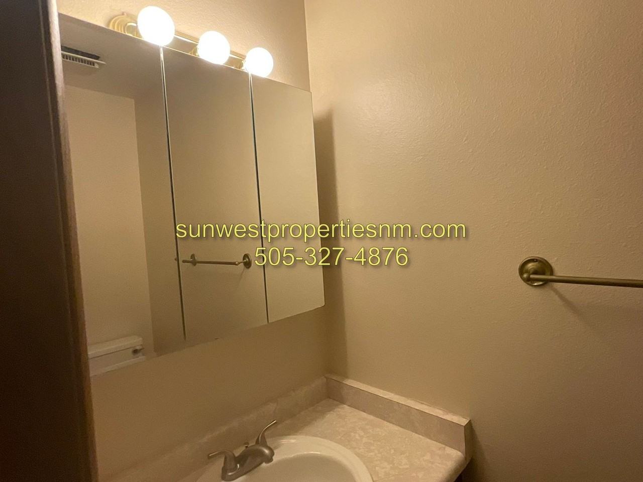 1631 Farmington Ave #4 - Photo 7 of 17
