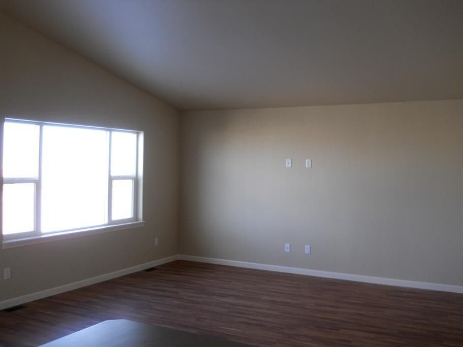 1249 Benjamin Blvd - Photo 5 of 10