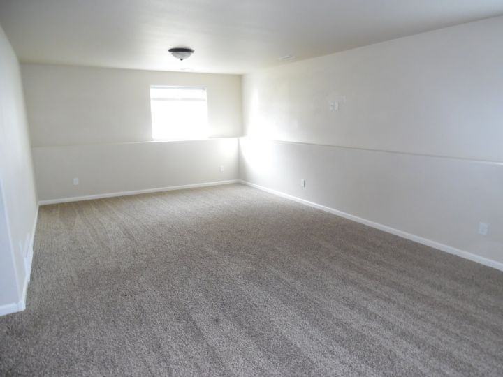 1249 Benjamin Blvd - Photo 6 of 10