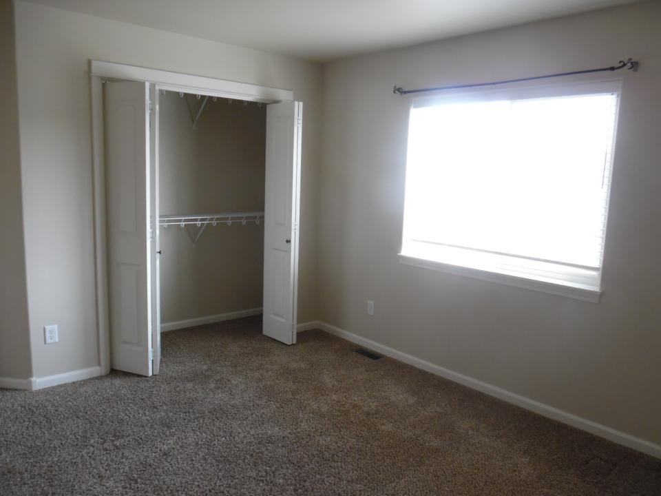 1249 Benjamin Blvd - Photo 7 of 10