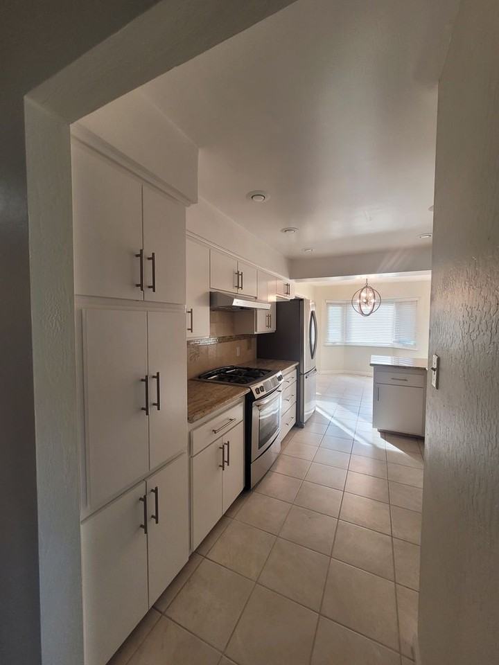 1270 Meredith Way - Photo 7 of 19