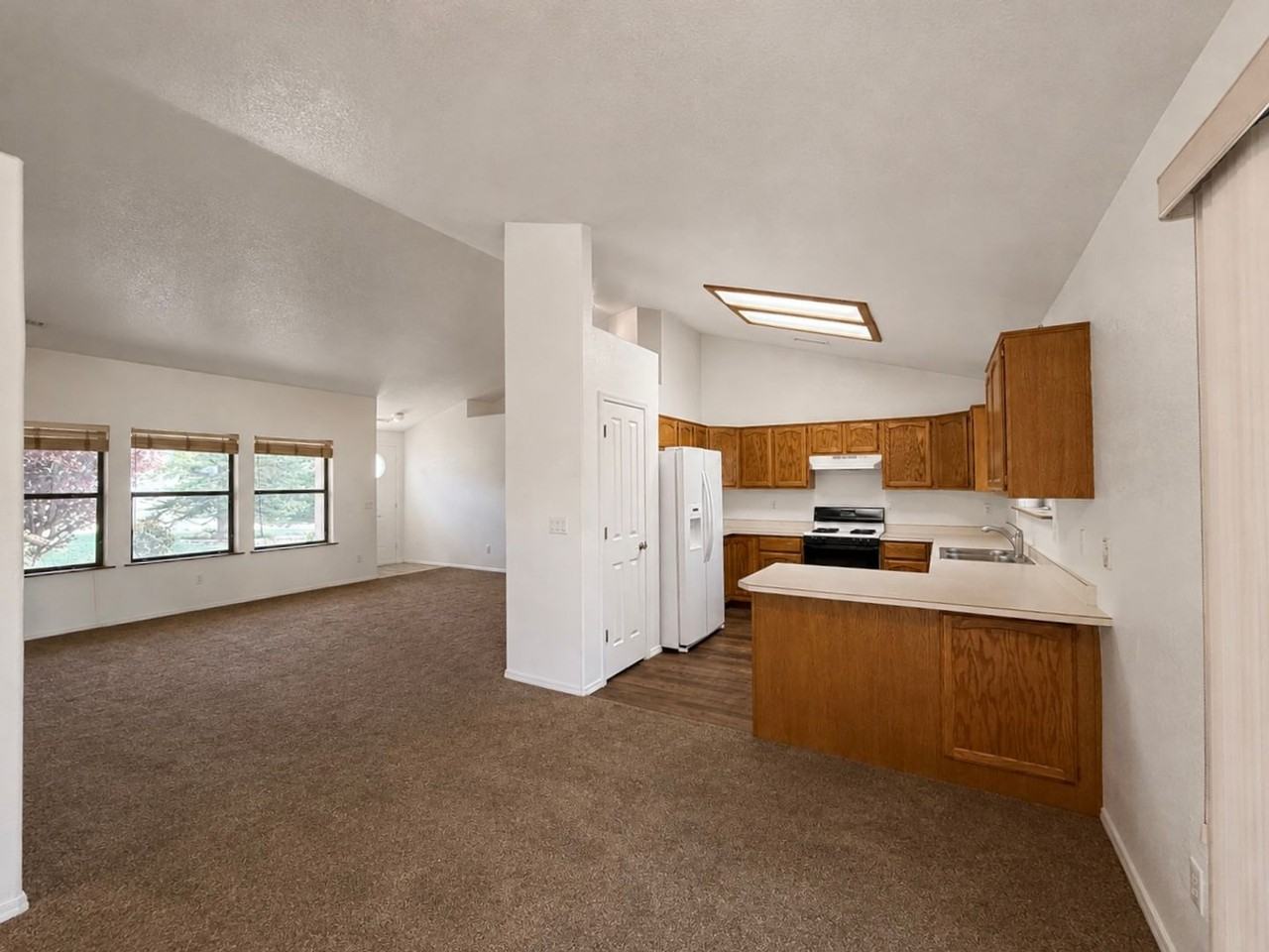 353 Prescott Dr - Photo 3 of 16