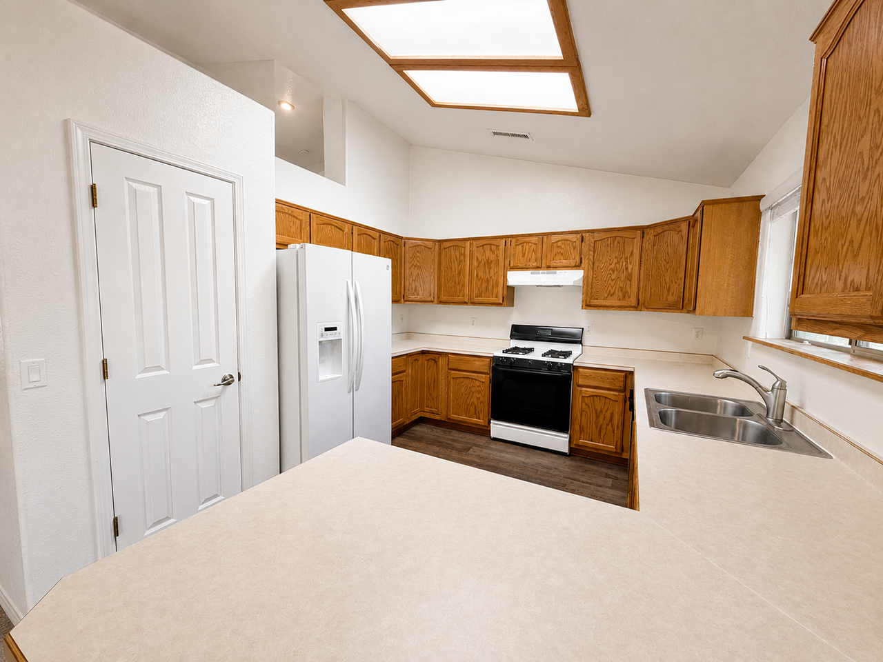 353 Prescott Dr - Photo 5 of 16