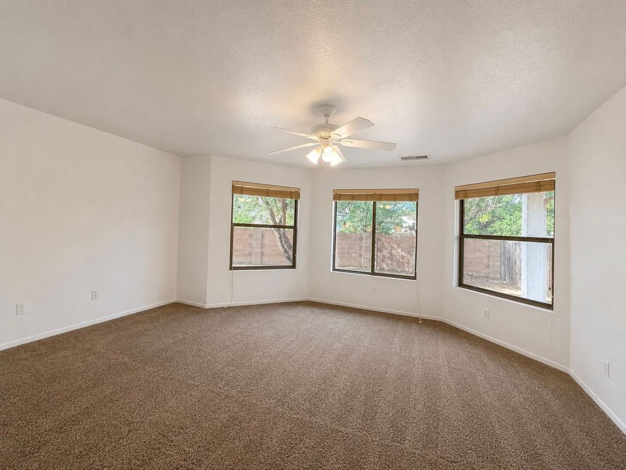 353 Prescott Dr - Photo 6 of 16