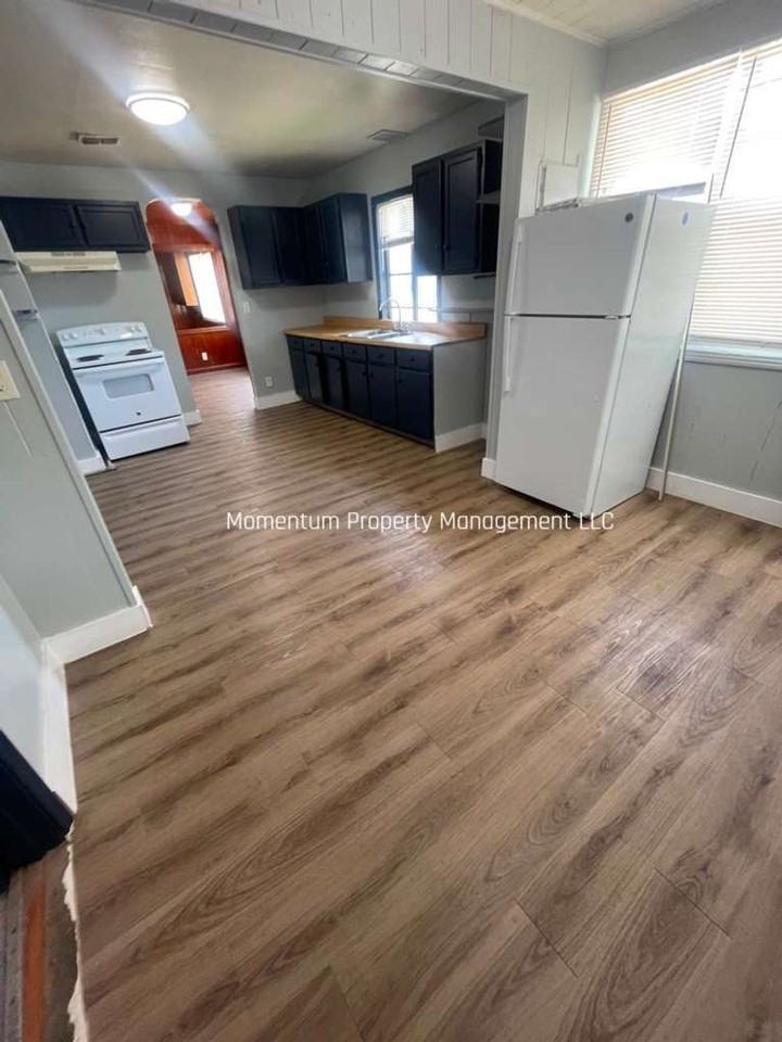1145 N Stella Ave - Photo 3 of 26