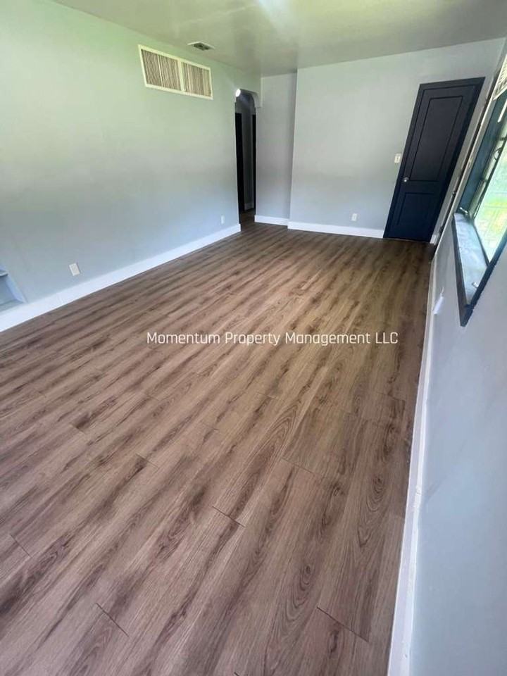 1145 N Stella Ave - Photo 5 of 26