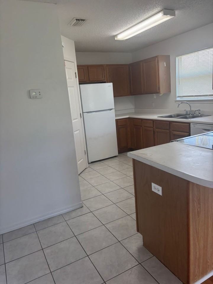565 Florosa Ct - Photo 5 of 19