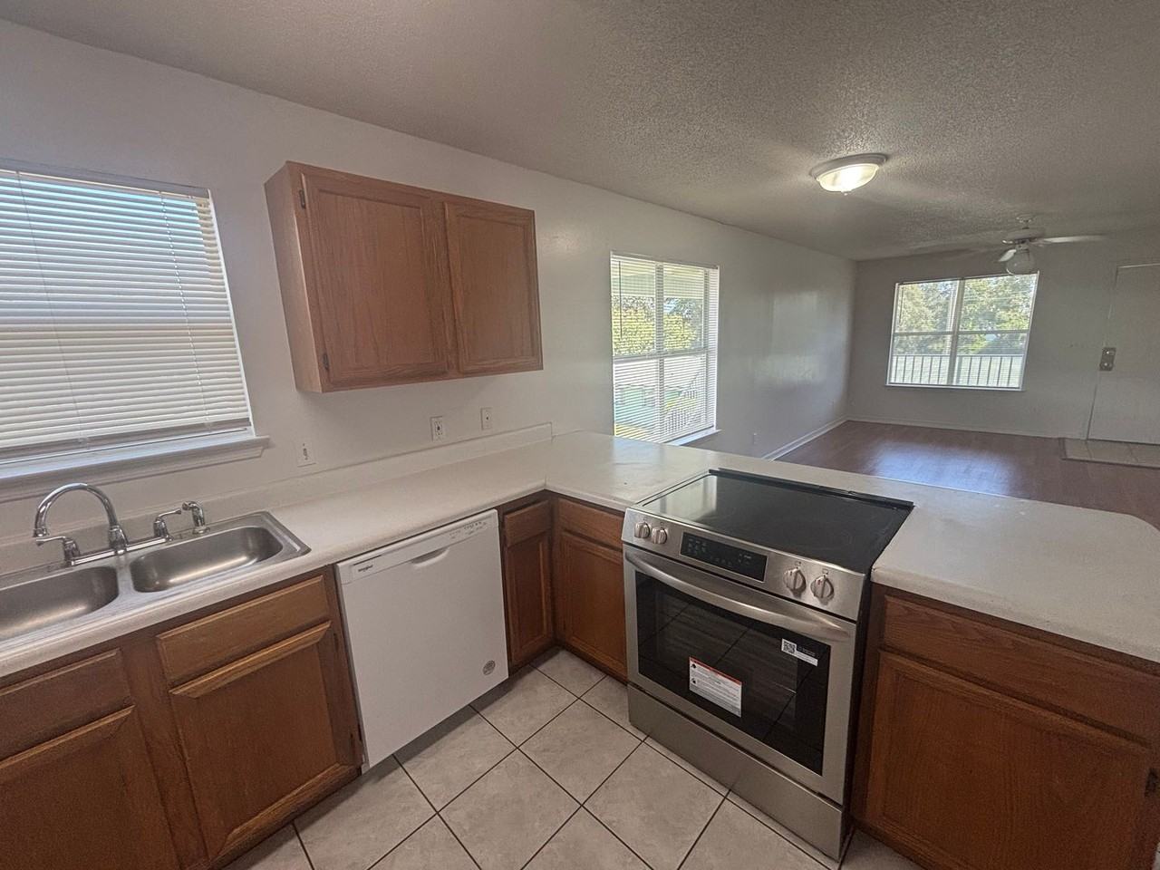 565 Florosa Ct - Photo 7 of 19