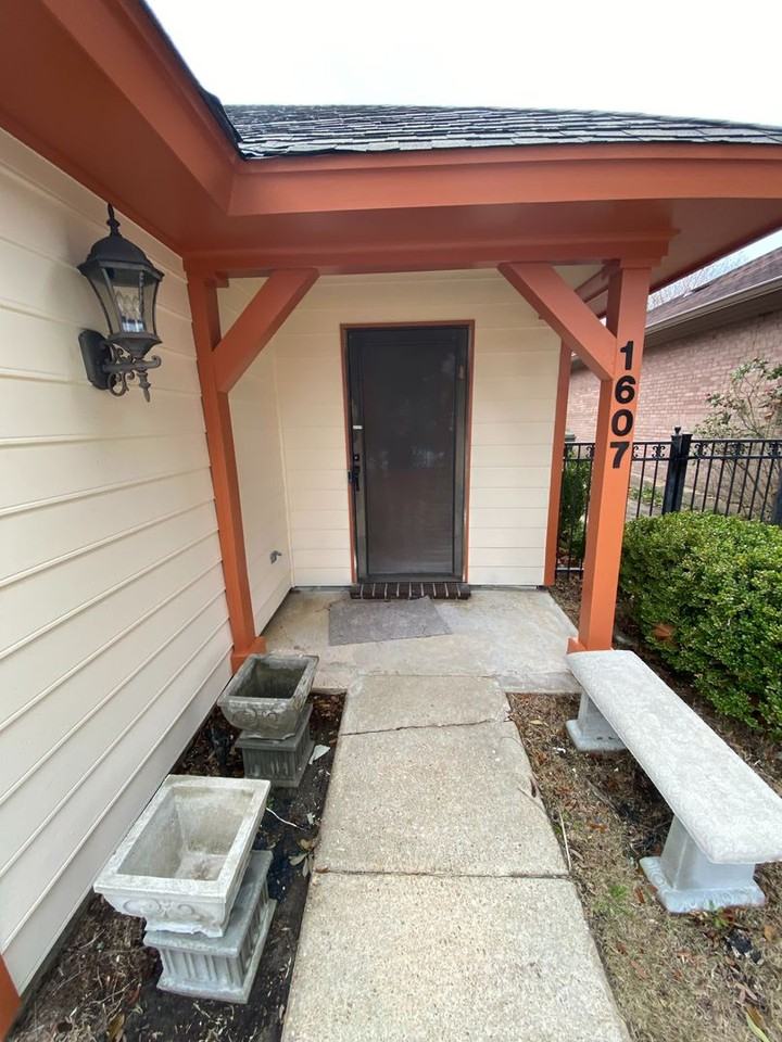 1607 Salisbury Pl - Photo 3 of 27