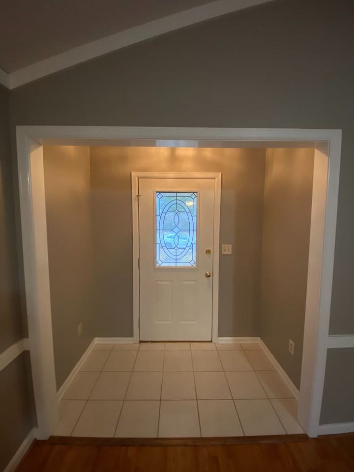 1607 Salisbury Pl - Photo 4 of 27