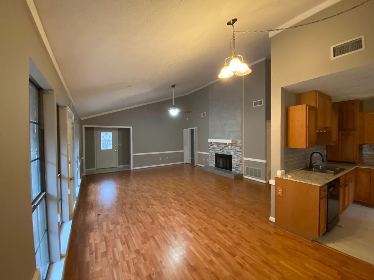 1607 Salisbury Pl - Photo 6 of 27