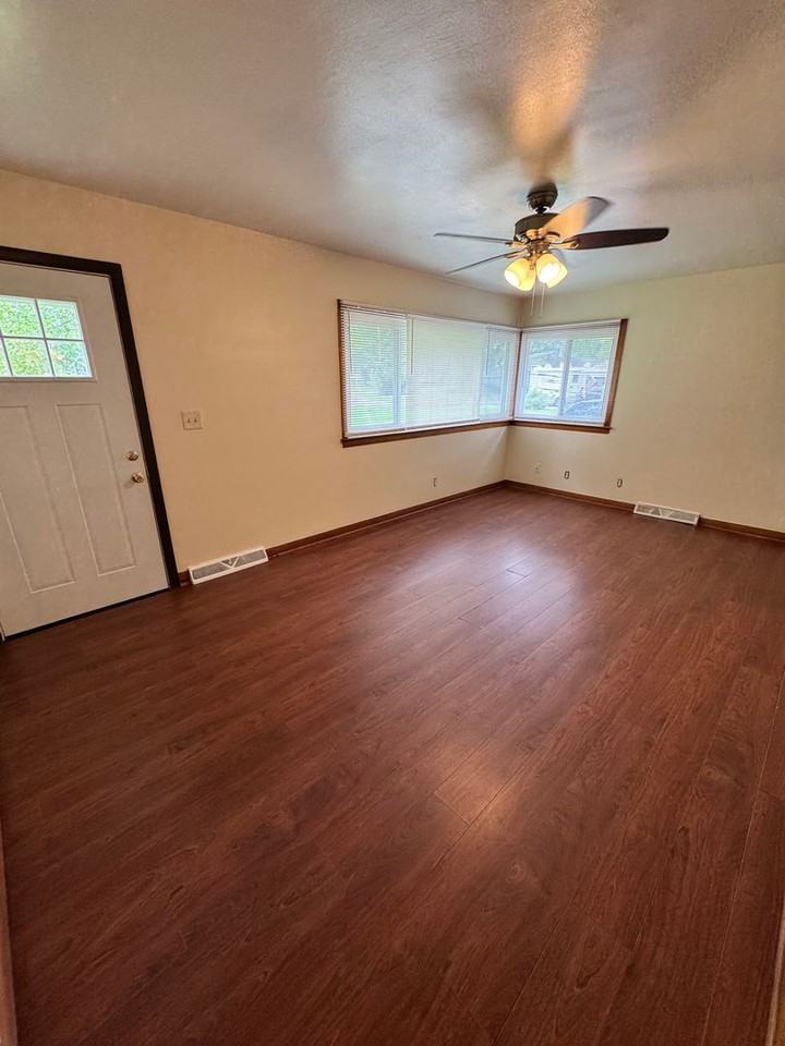 4409 Sunnybrook Dr Se - Photo 2 of 22