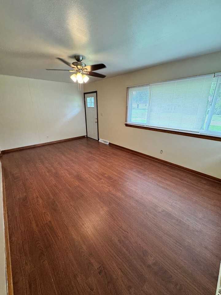 4409 Sunnybrook Dr Se - Photo 3 of 22