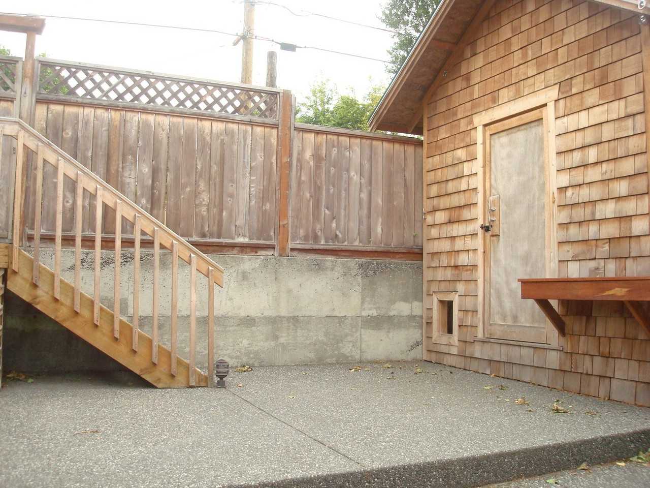 807 12th St - Photo 5 of 8