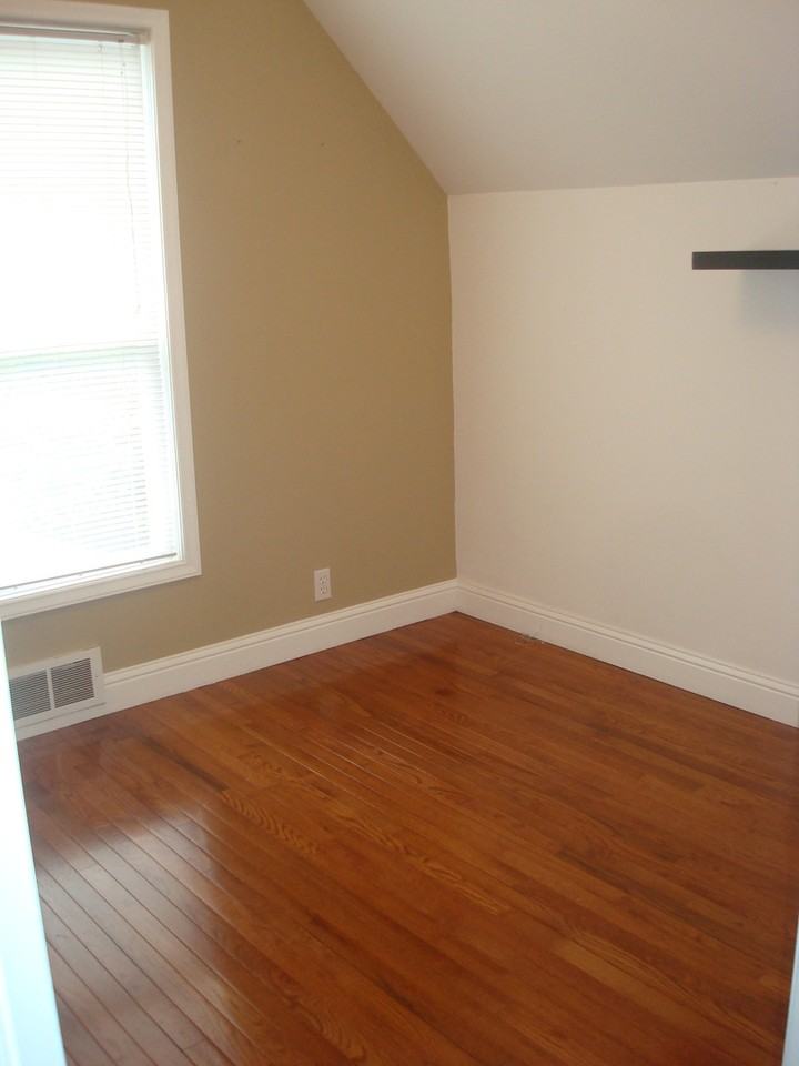 807 12th St - Photo 6 of 8