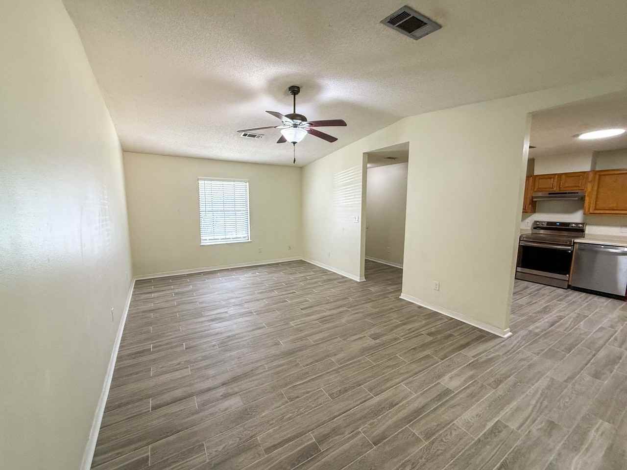 1035 Peakview Dr - Photo 2 of 17