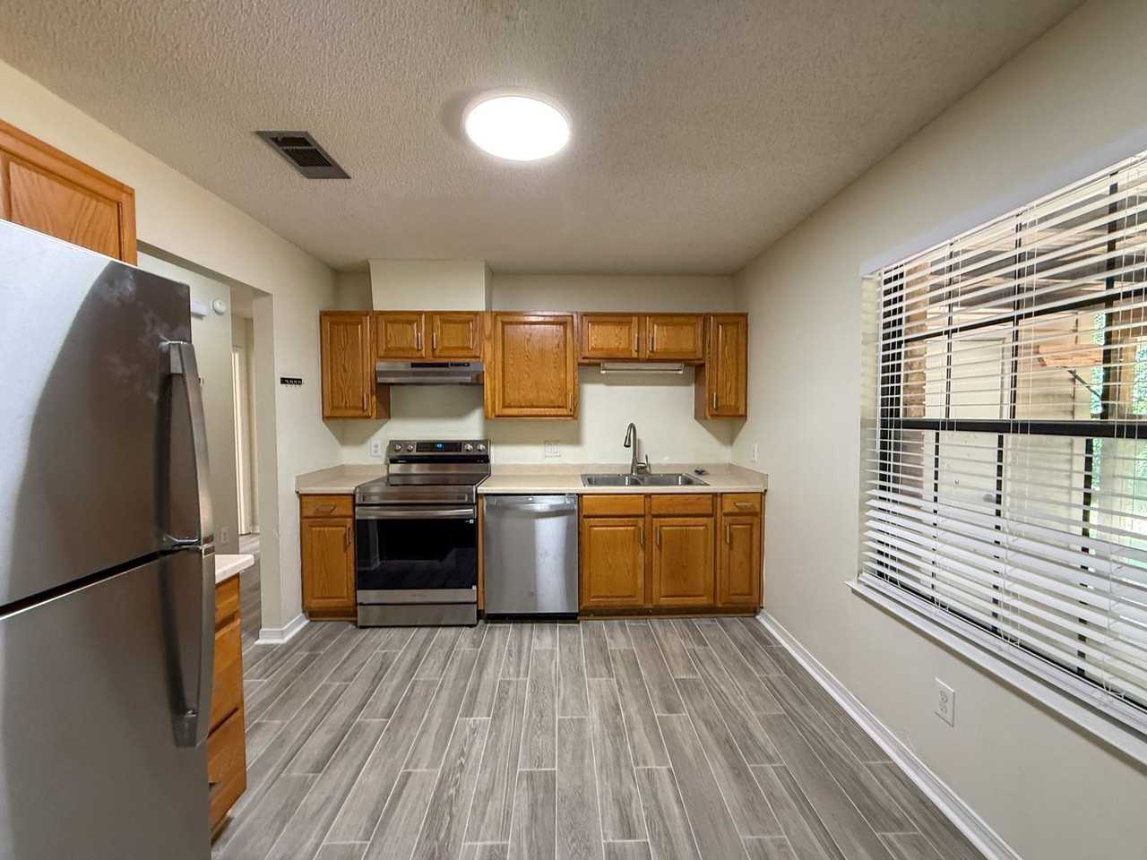 1035 Peakview Dr - Photo 5 of 17
