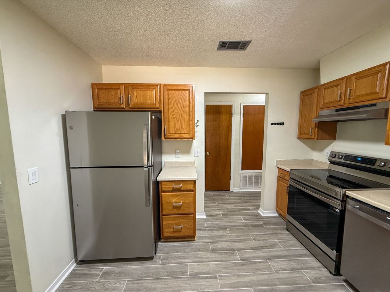 1035 Peakview Dr - Photo 6 of 17