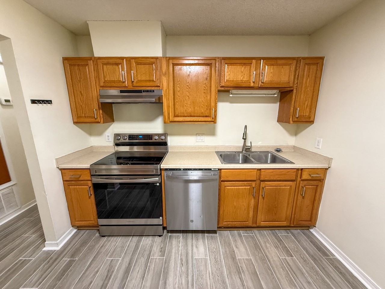 1035 Peakview Dr - Photo 7 of 17