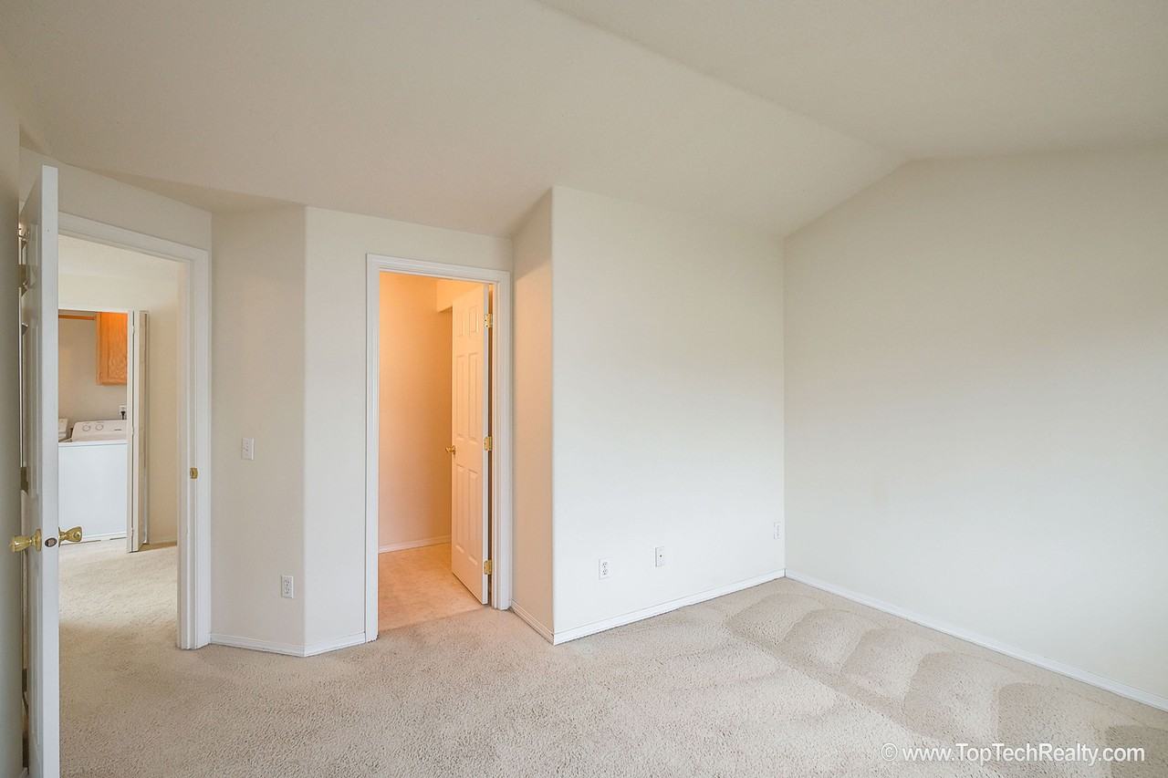 6554 Ne Forest Ln - Photo 3 of 24