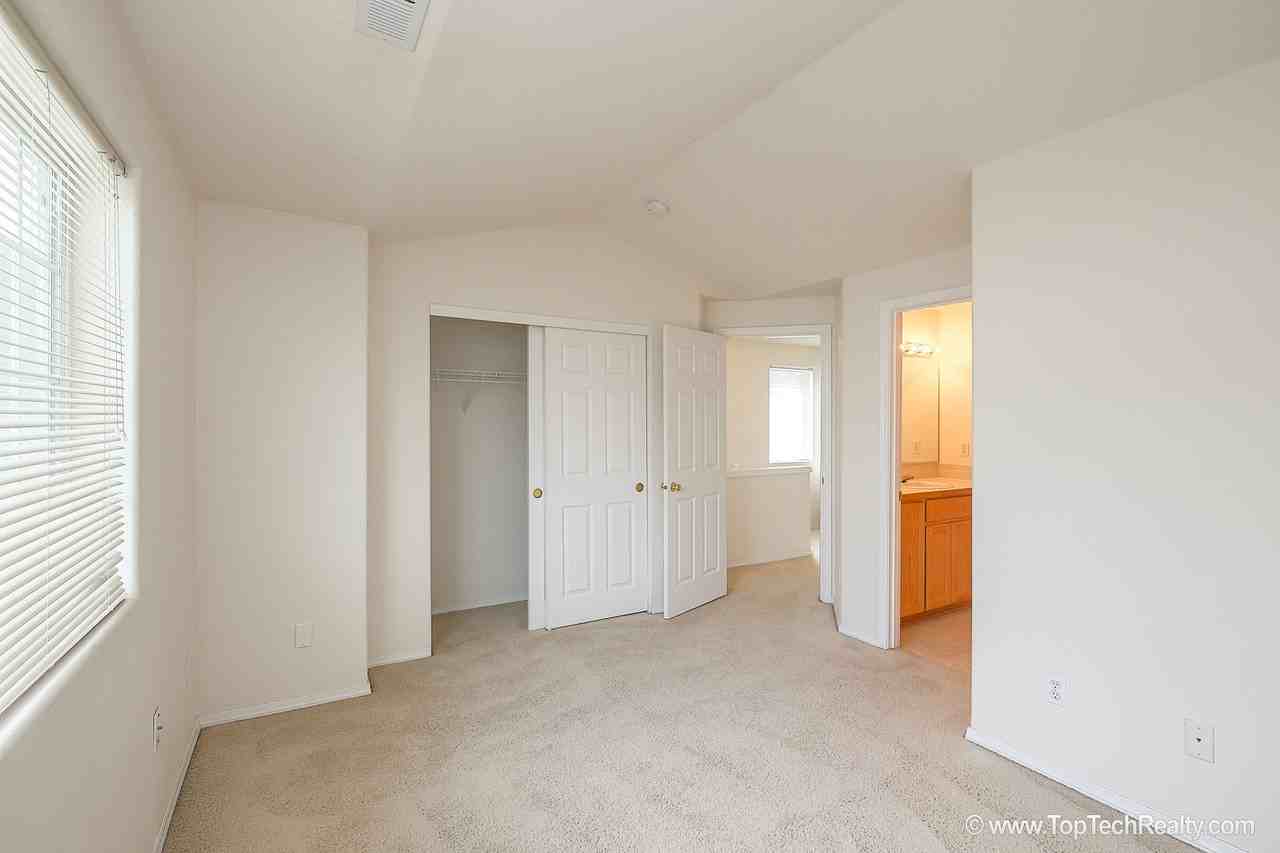 6554 Ne Forest Ln - Photo 4 of 24