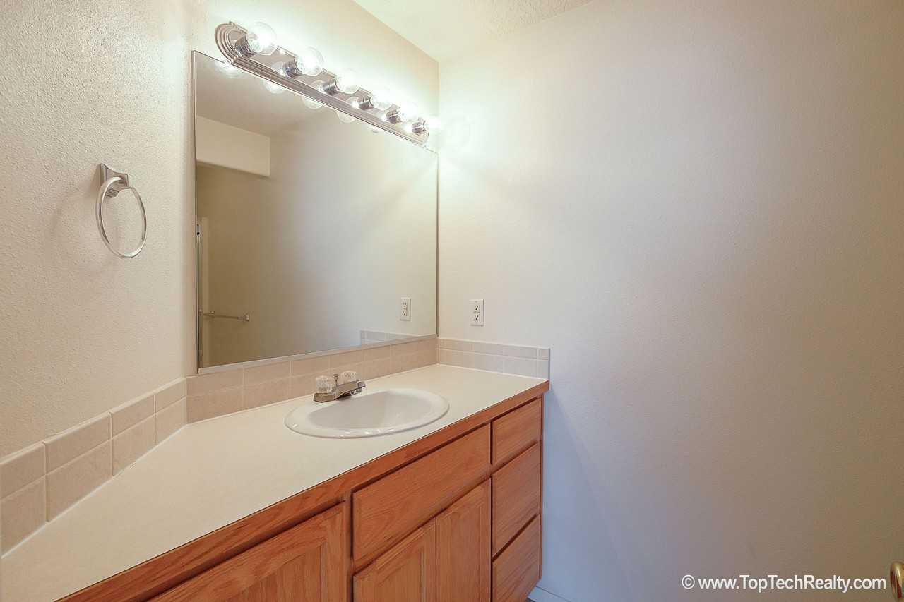 6554 Ne Forest Ln - Photo 5 of 24