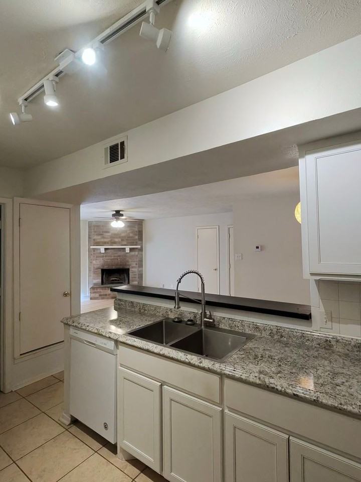 5316 Lansingford Trl - Photo 3 of 4