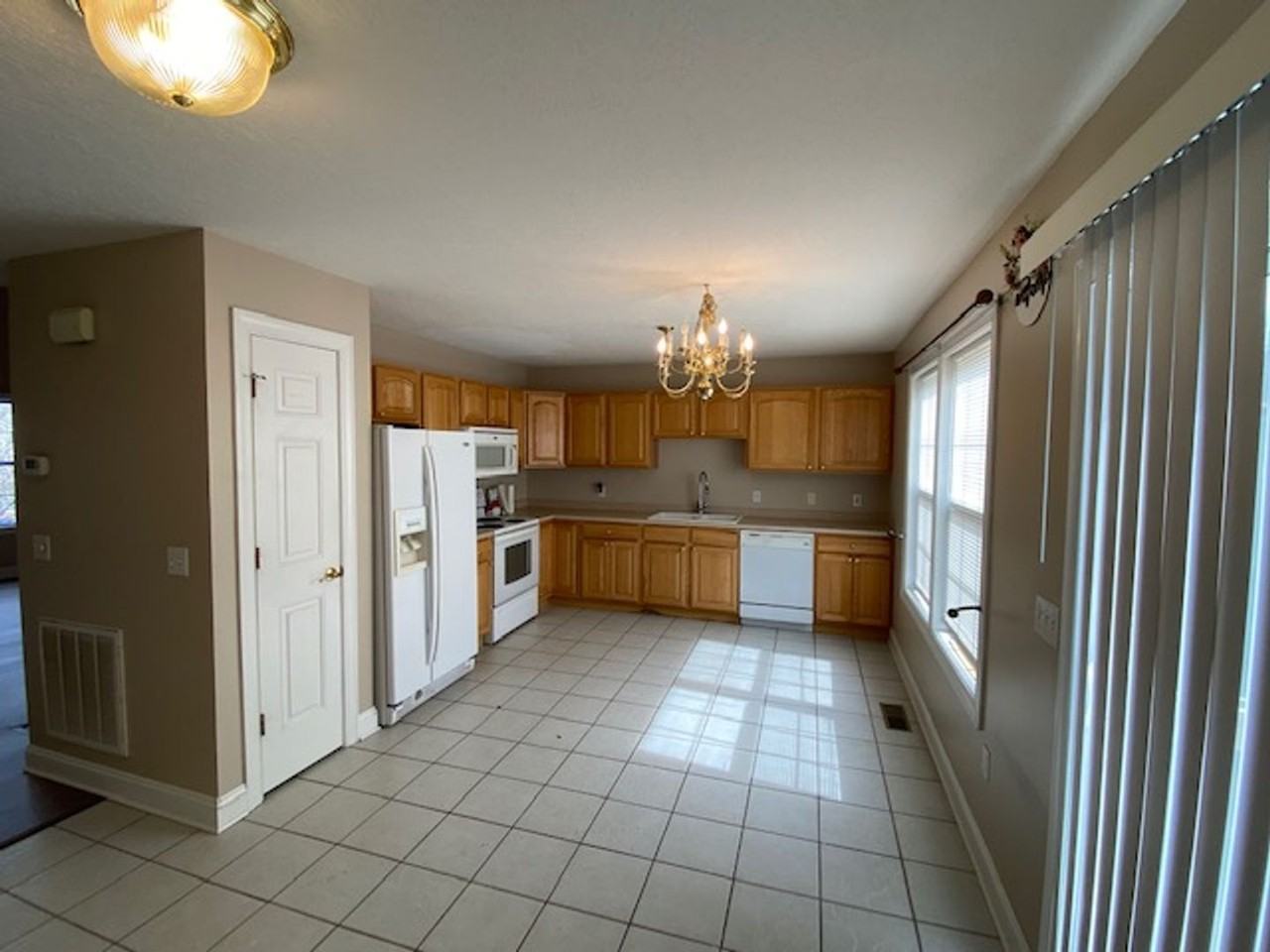 470 Tall Oak Blvd - Photo 5 of 12