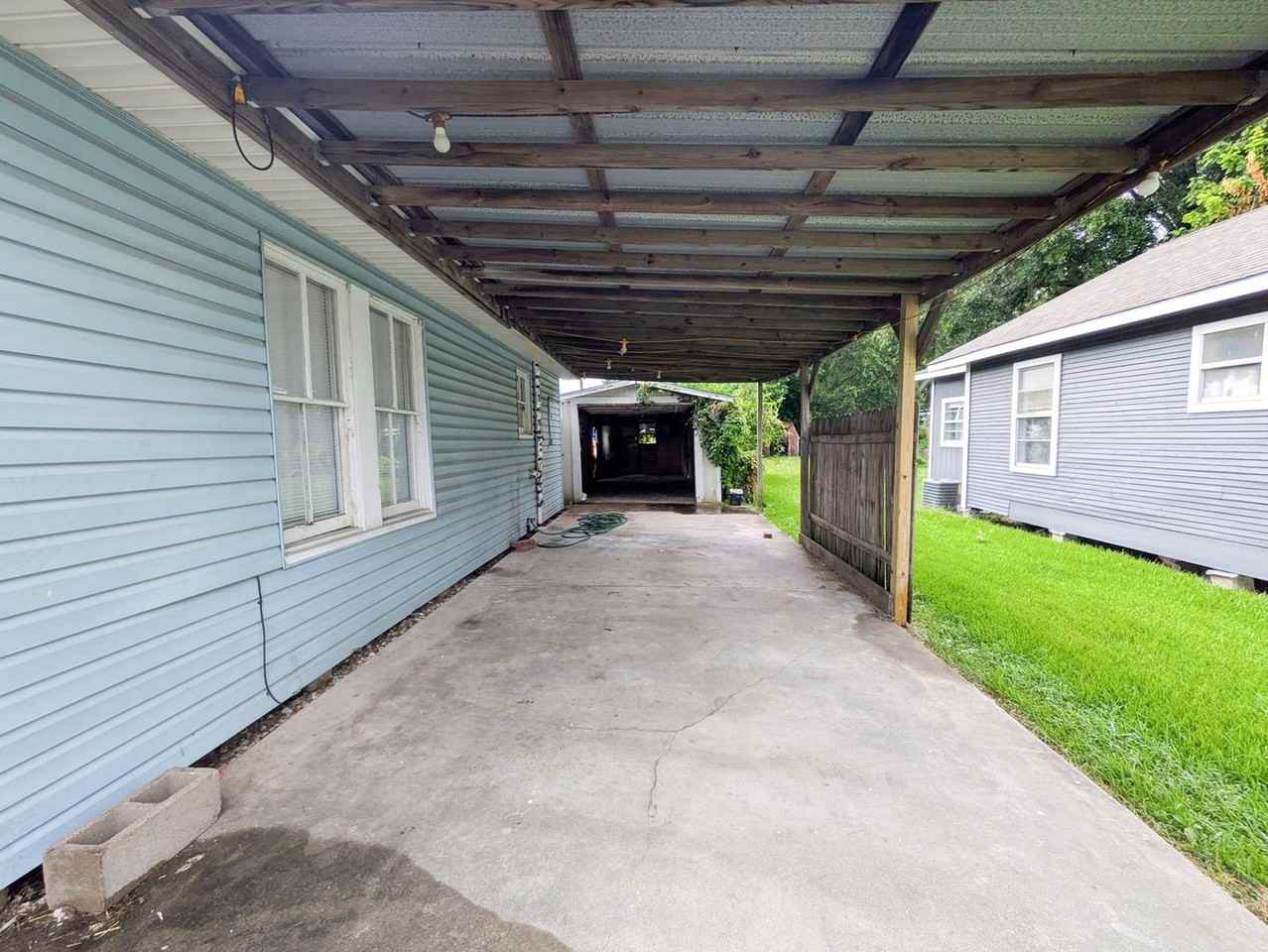 1030 Dallas St - Photo 2 of 14