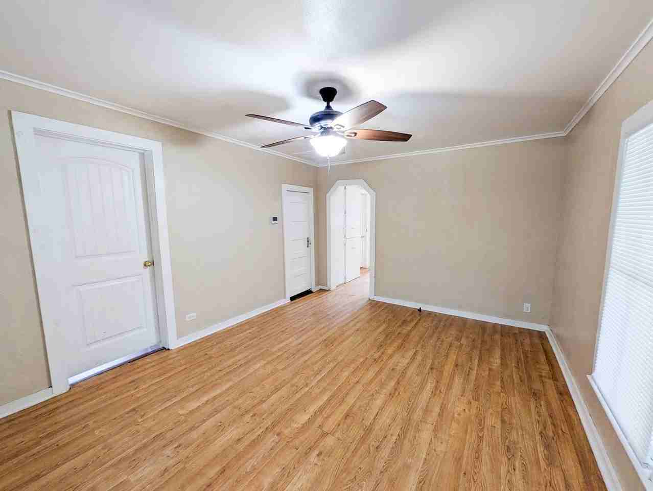 1030 Dallas St - Photo 4 of 14