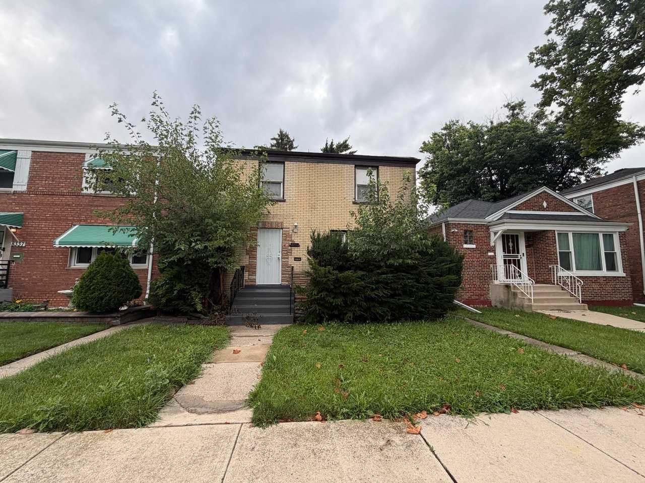 8339 S Hamilton Ave - Photo 2 of 14