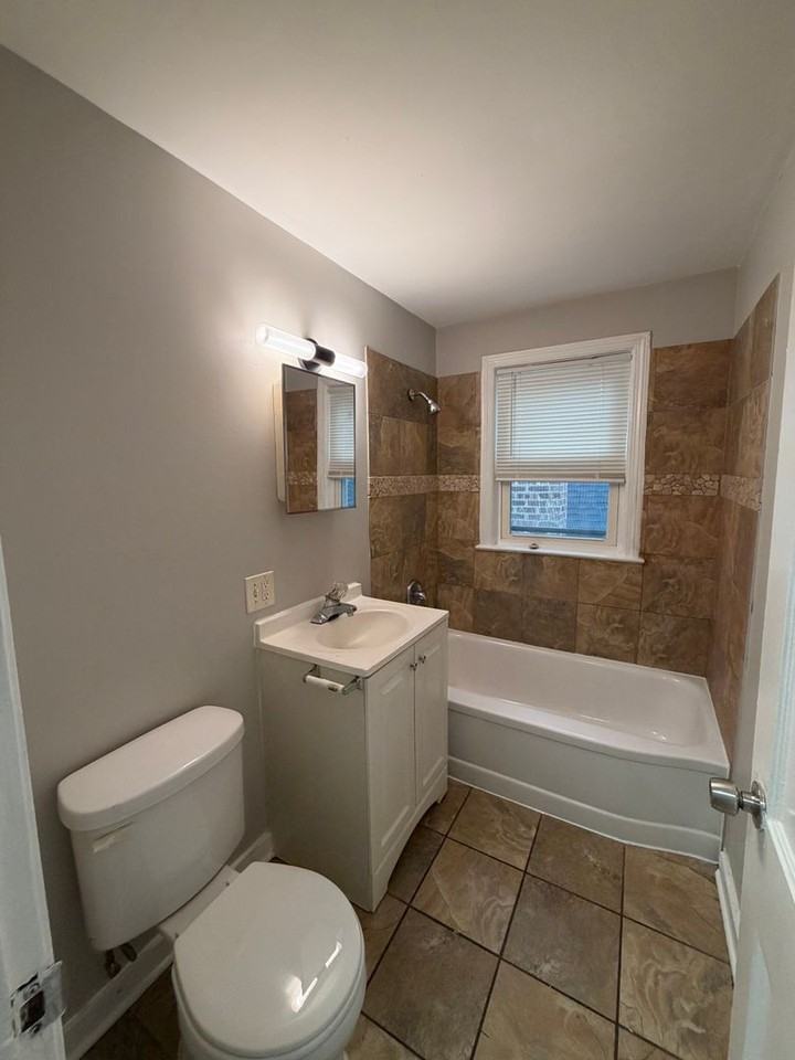 8339 S Hamilton Ave - Photo 7 of 14