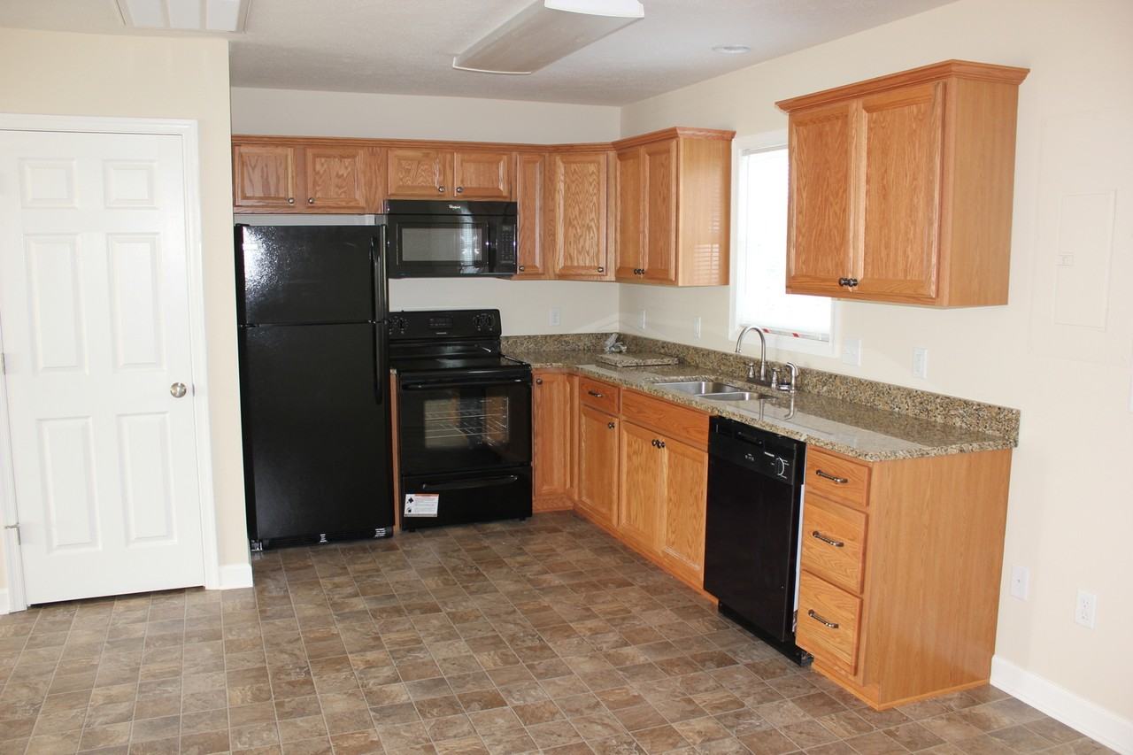 816 Carson Cir - Photo 3 of 18