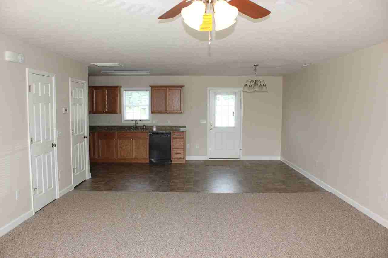 816 Carson Cir - Photo 4 of 18