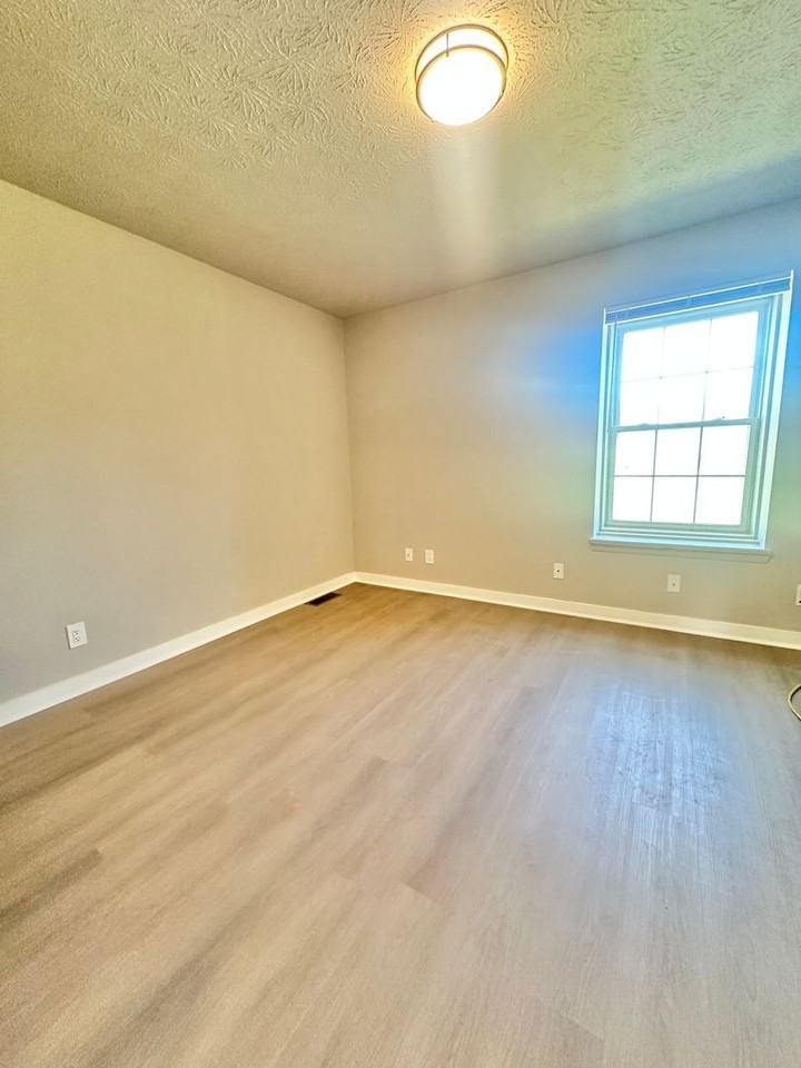 94 Dutch Mill Ct - Photo 3 of 7
