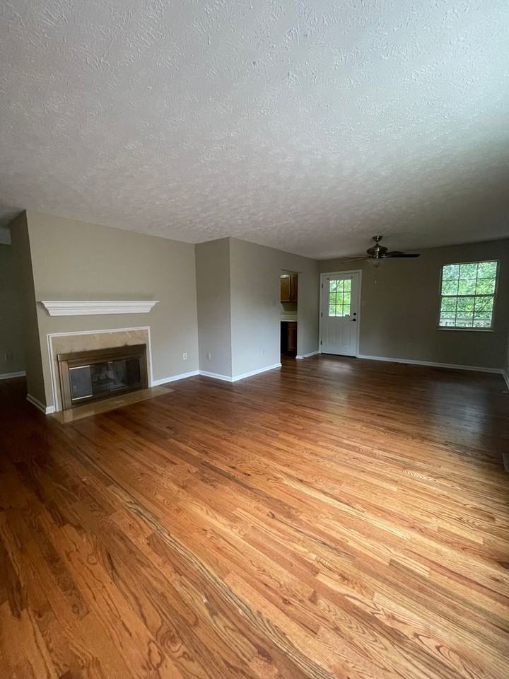 1337 Woodridge Dr - Photo 2 of 12
