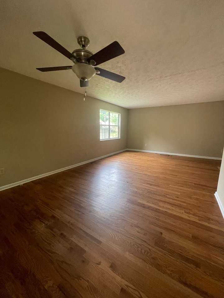 1337 Woodridge Dr - Photo 5 of 12
