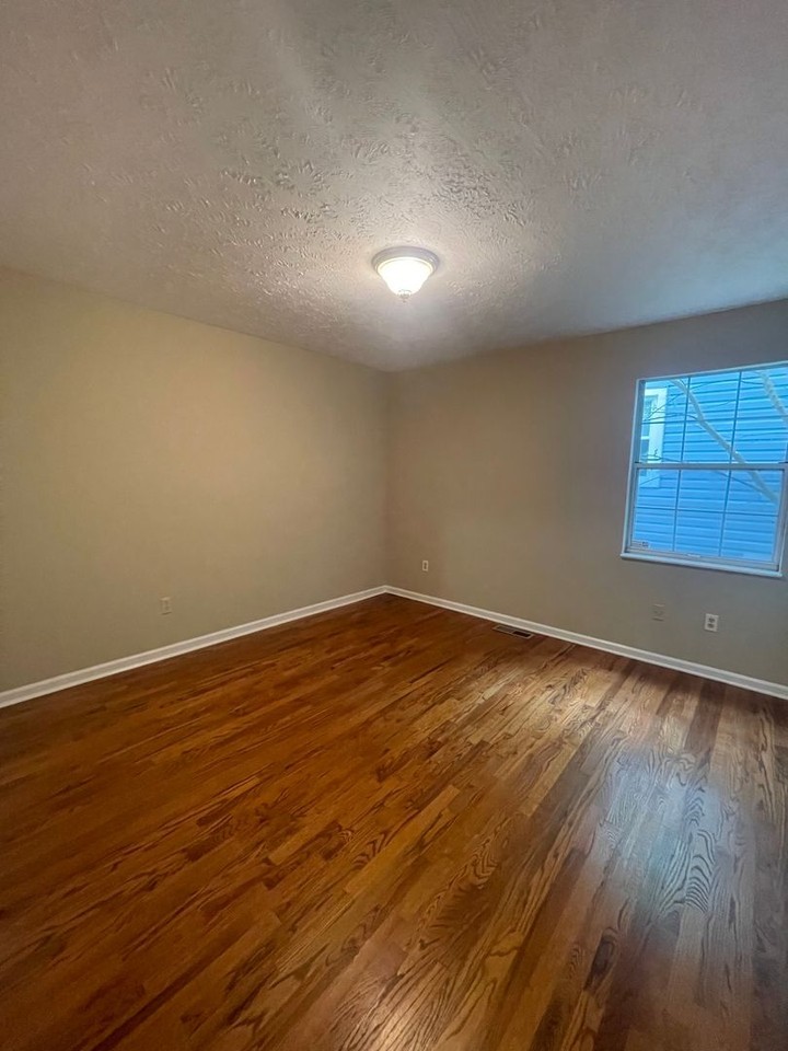 1337 Woodridge Dr - Photo 7 of 11