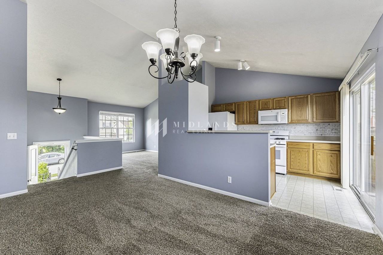 2704 Michaela St - Photo 4 of 15